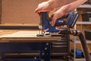 jigsaw making straight cuts