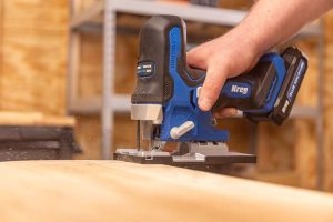 jigsaw starting a cut