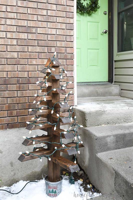 2x4-christmas-trees-buildsomething-1