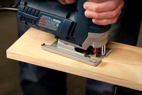 How to cut curves using a jigsaw
