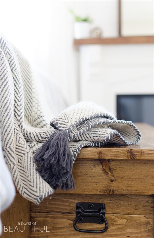 diy-blanket-storage-chest-1154