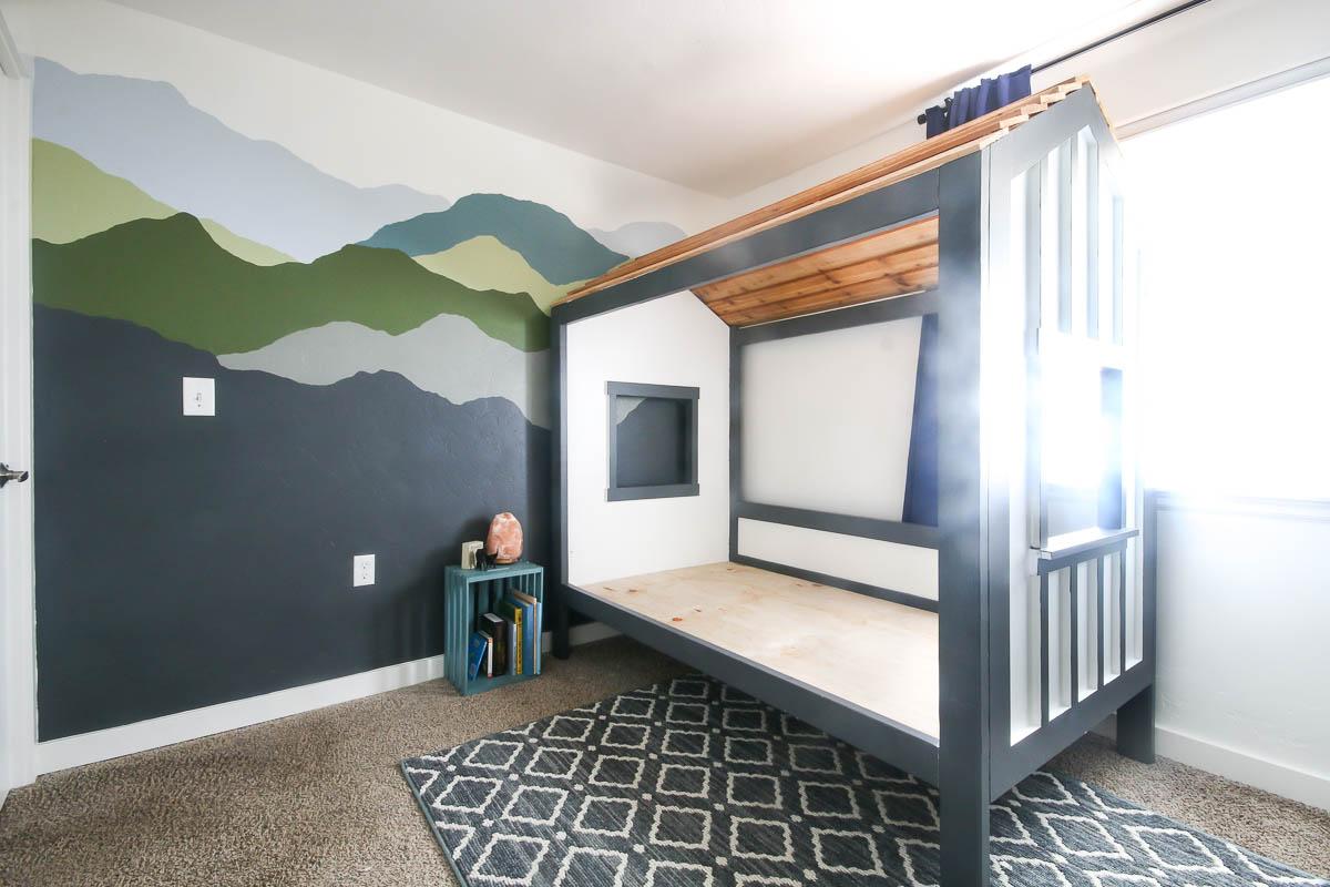 DIY cabin bed for kids room