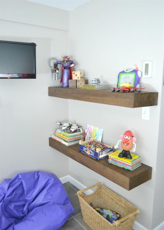 DIY floating shelves