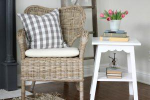 Farmhouse Scallop End Table