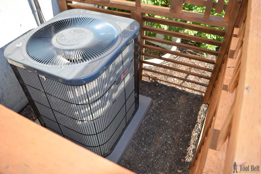 inside-louvered-screen-hertoolbelt