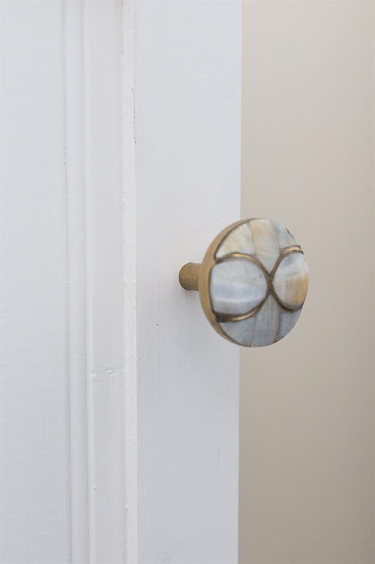 mother_of_pearl_knob