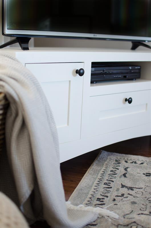 the_diy_hubs_corner_tv_stand-6