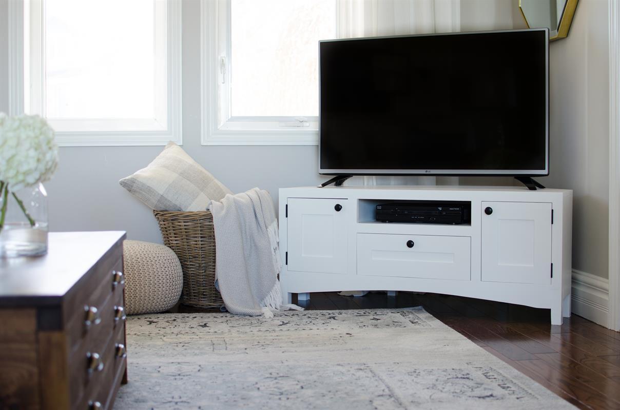 The_DIY_Hubs_Corner_TV_Stand-8