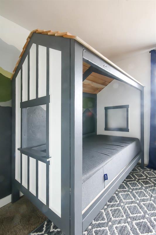 twin-sized-cabin-bed