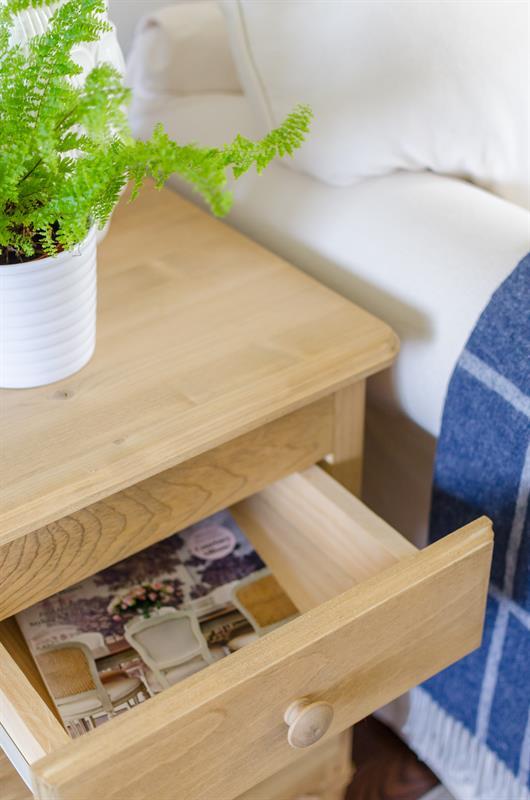 vintage-inspired-pine-side-table-4488-2