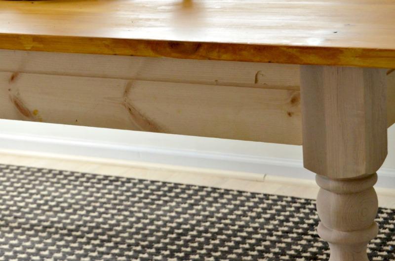 close-up-of-apron-to-straighten