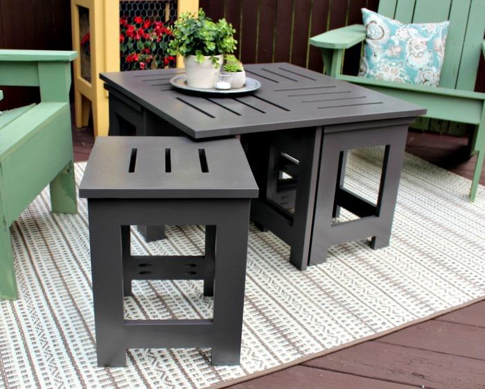 diy-outdoor-coffee-table-pulled-out