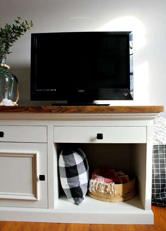 diy-tv-stand-vertical