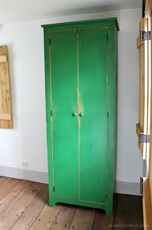 tall-cupboard-3