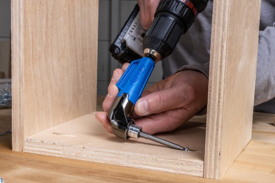 How to drive screws in tight spaces