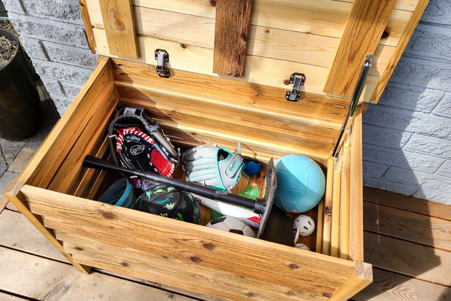 outdoor-toy-storage-900x600-2