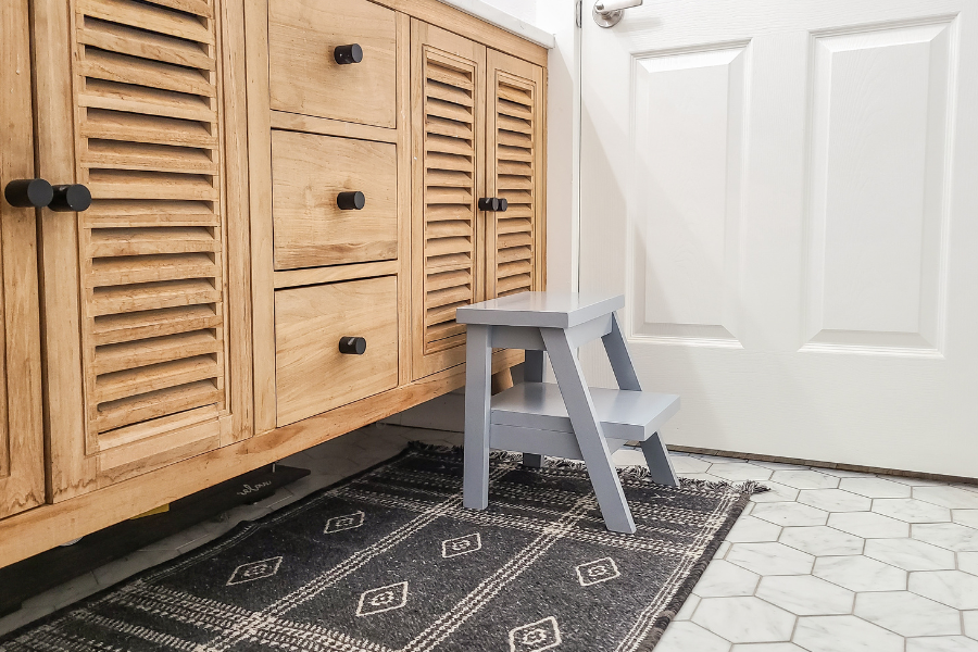 kids-stepping-stool-making-manzanita-900x6005