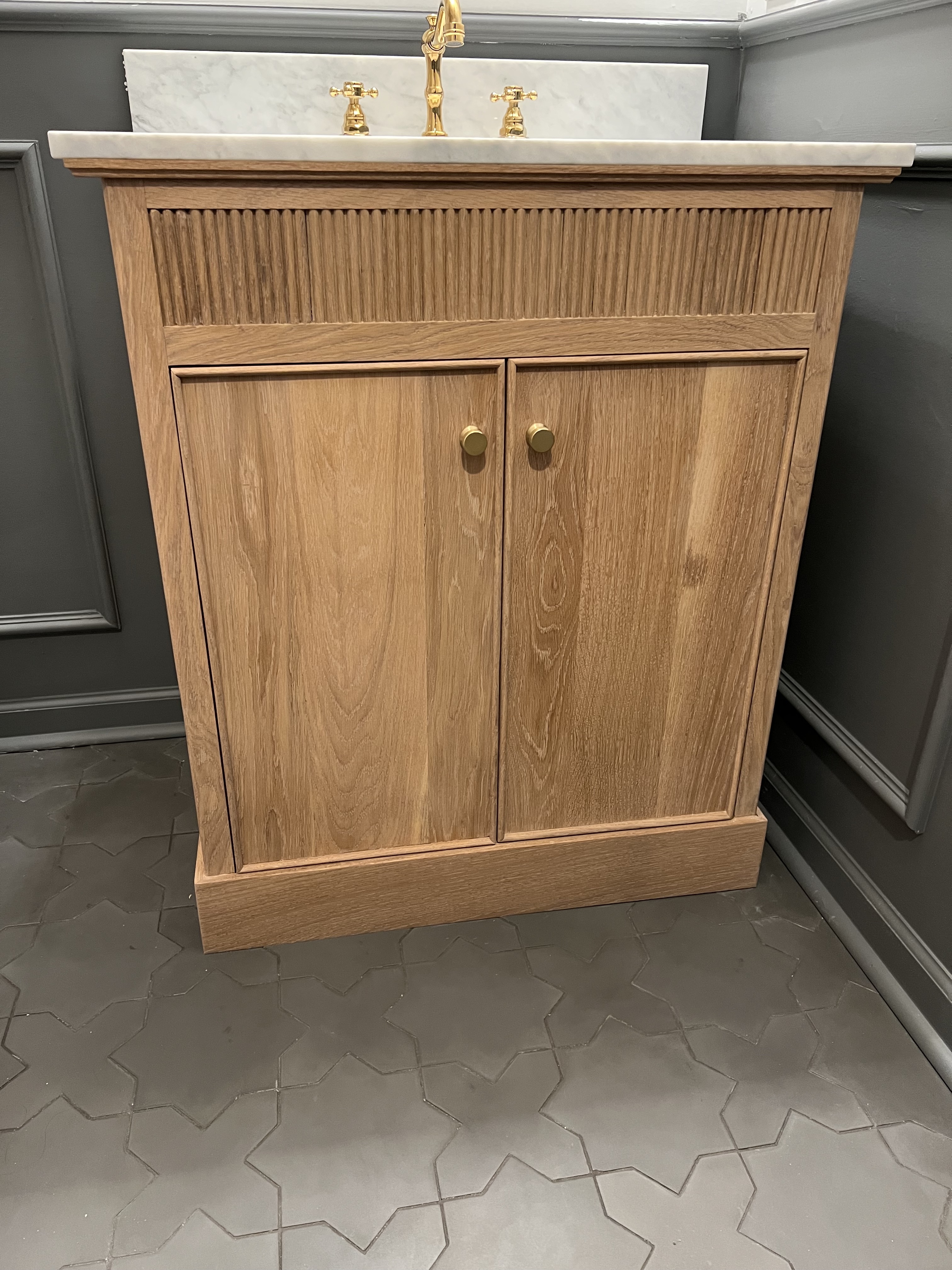 vanity-mb1
