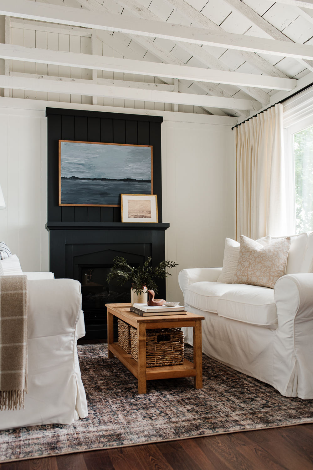 a-cozy-cottage-living-room-290
