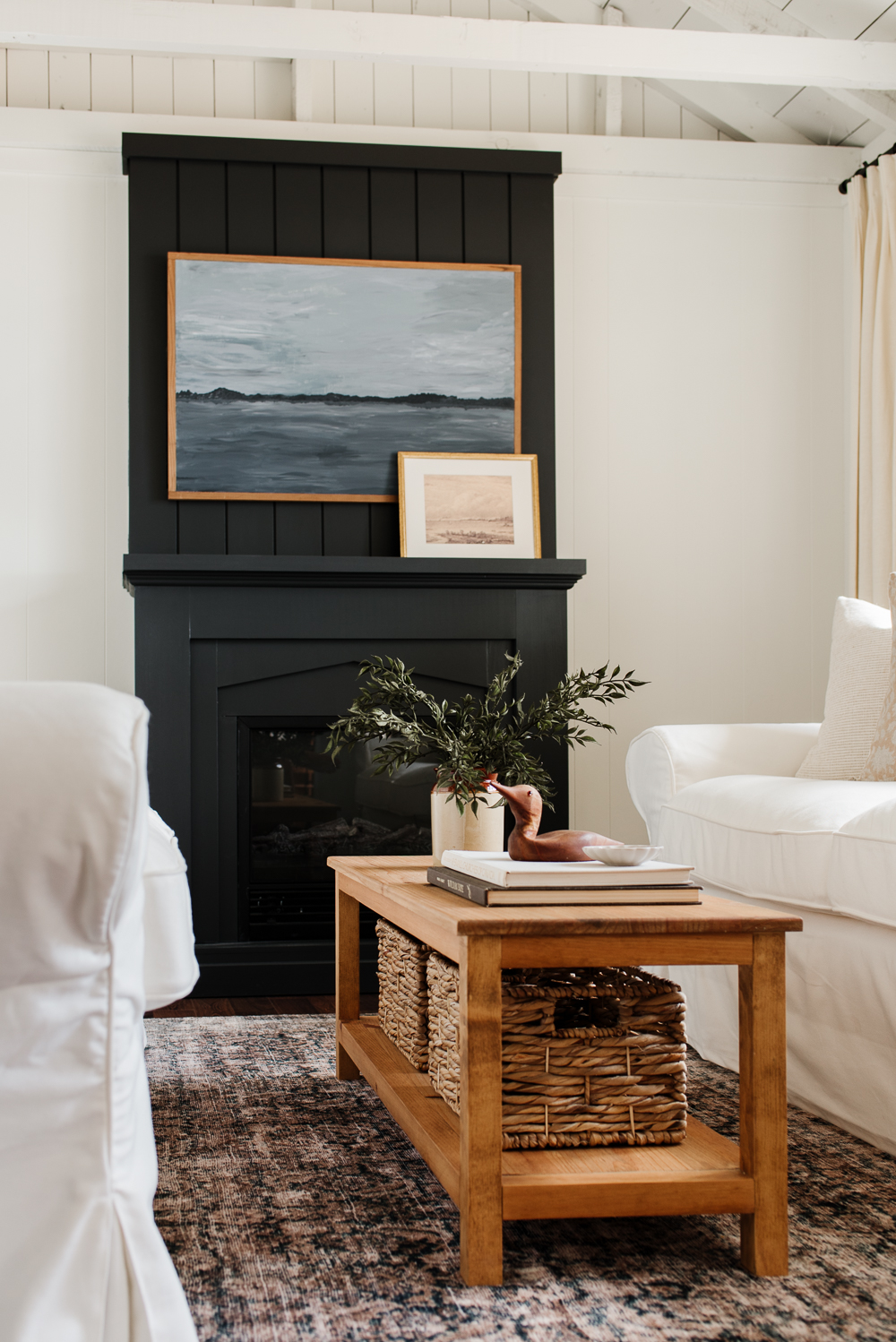 a-cozy-cottage-living-room-324